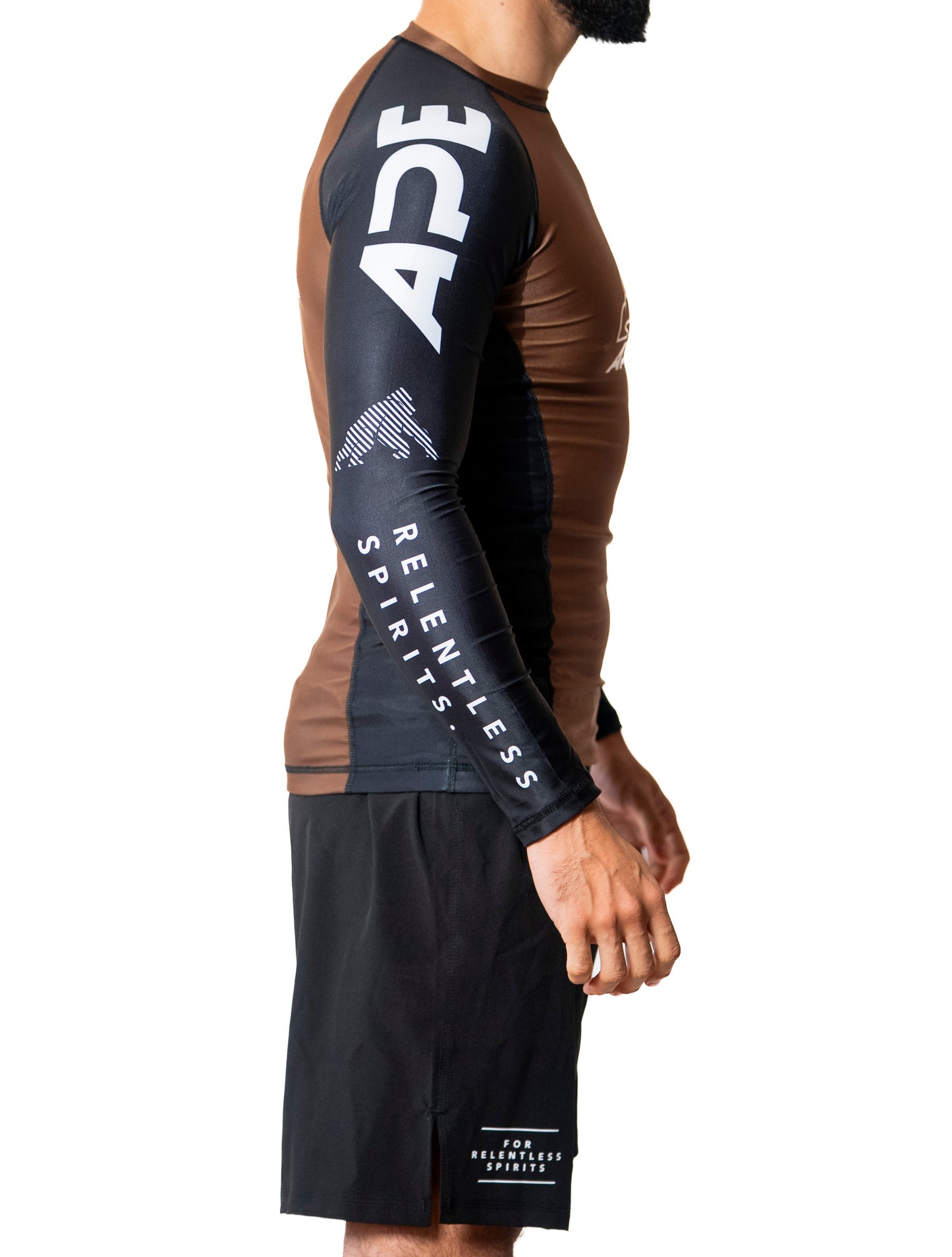 Rash guard Relentless marrón manga larga