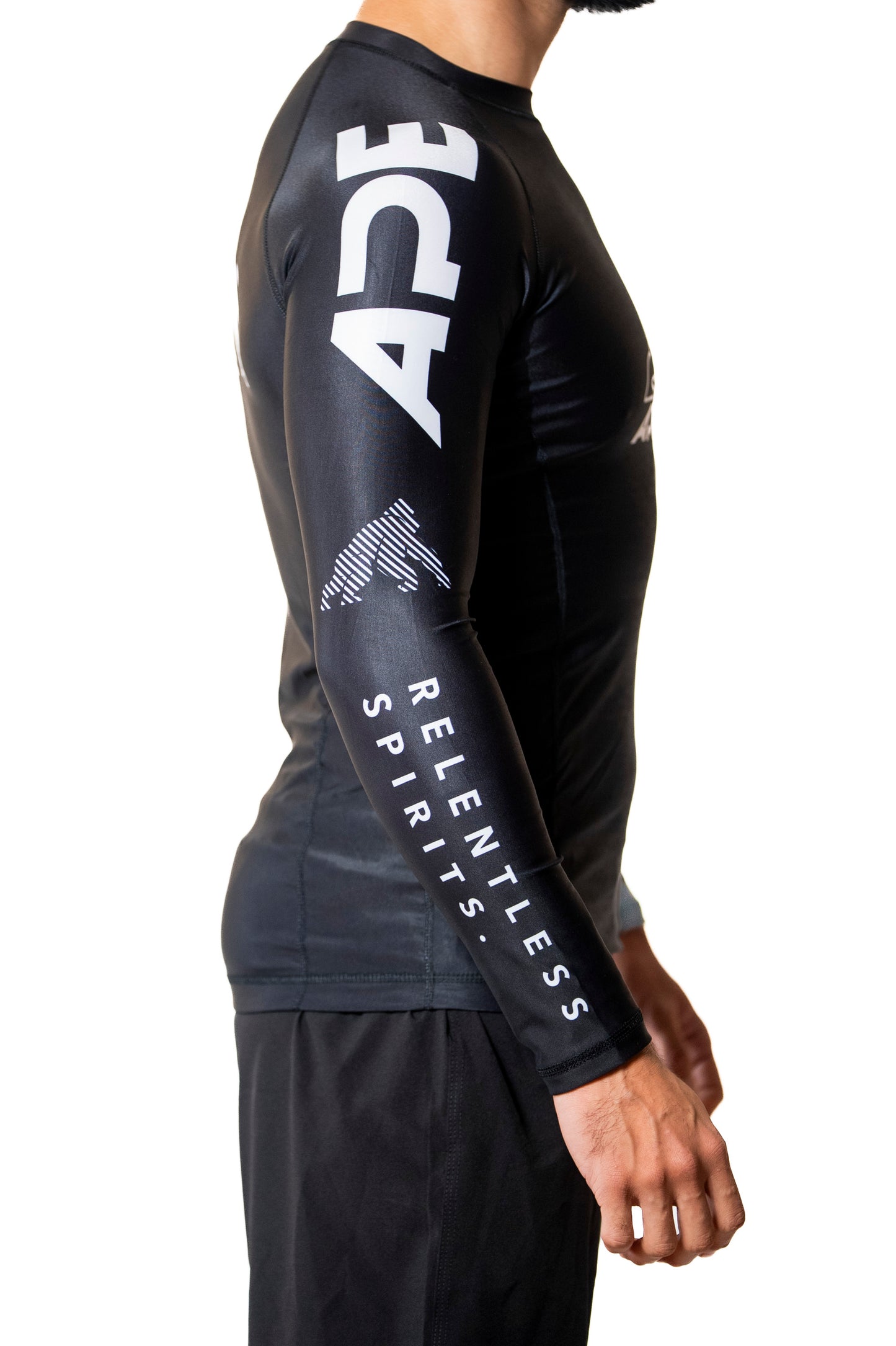 Rash guard Relentless negra manga larga