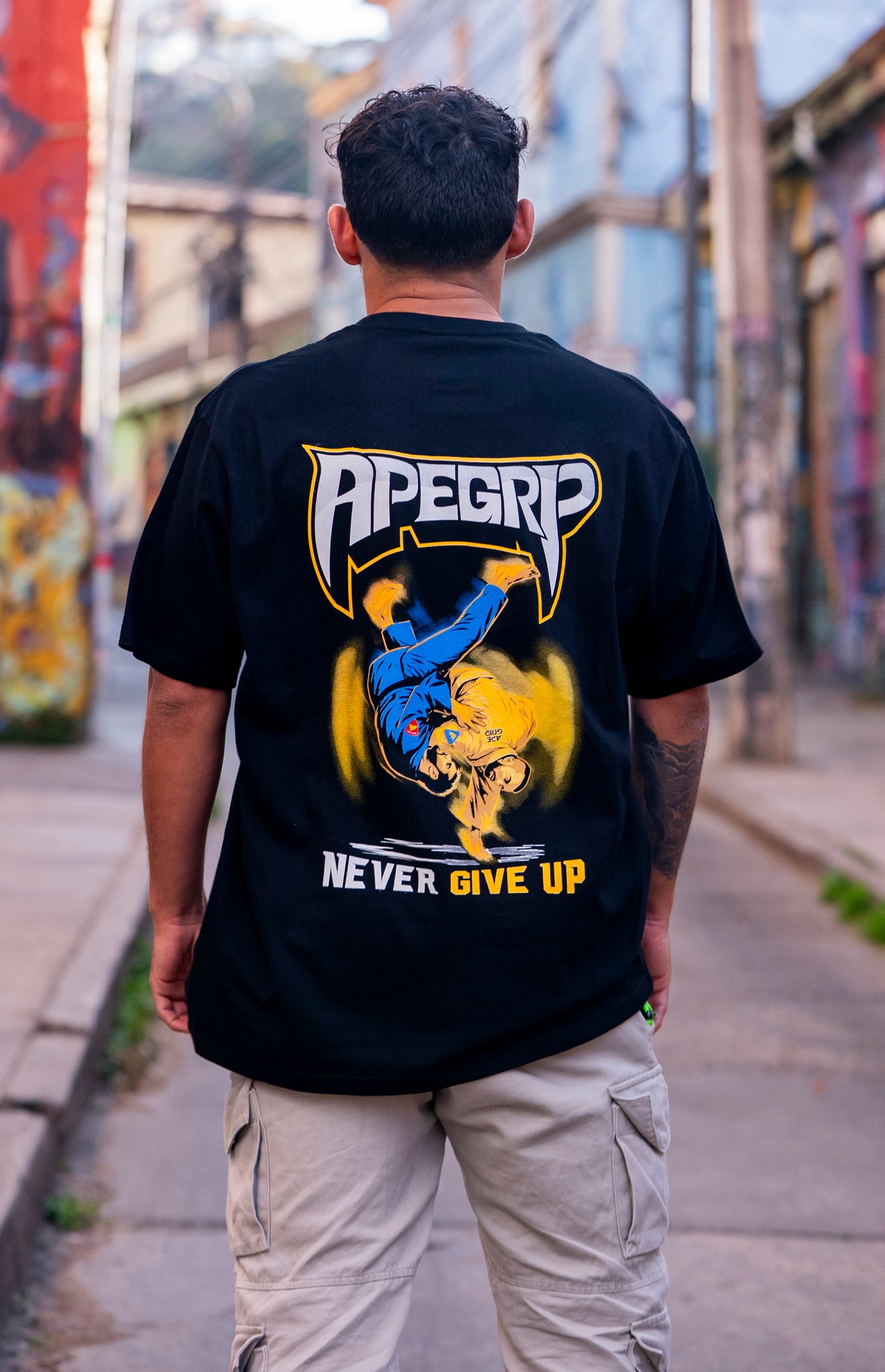 Polera de algodón "Never Give Up"