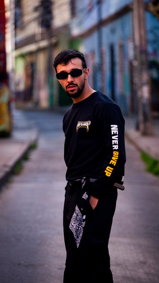 Polera de algodón "Never Give Up"