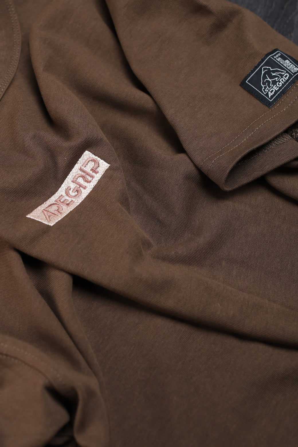 Polera Minimal Embroidered – Brown Edition