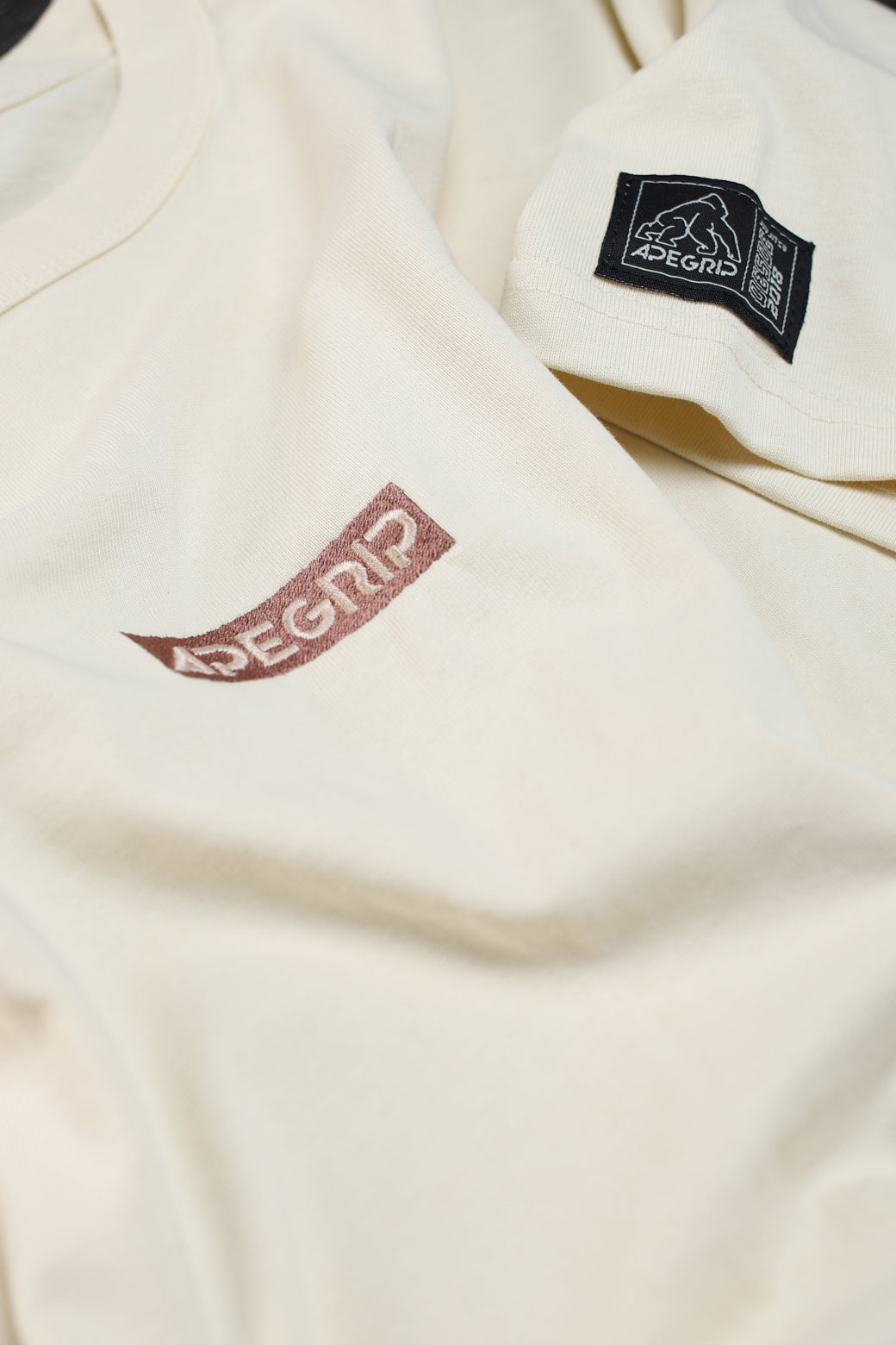 Polera Minimal Embroidered – sand Edition